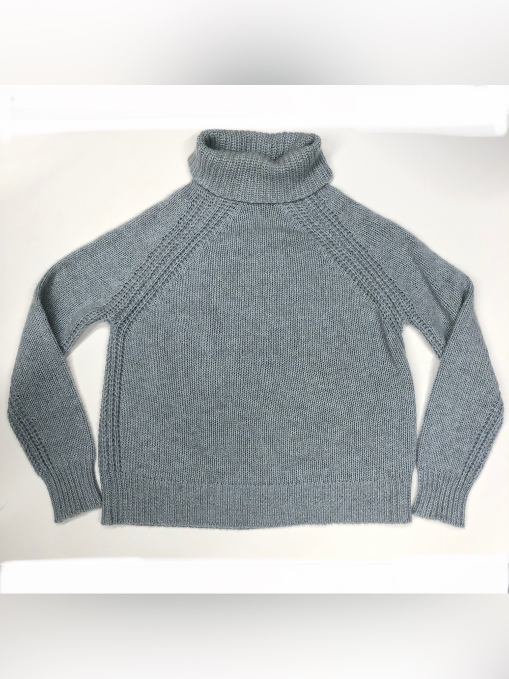 360 cashmere size small 100% cashmere Women’s blue Gray Turtleneck Knit Sweater